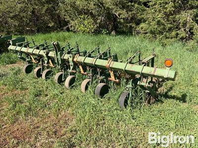 John Deere RG4 4R30” Cultivator