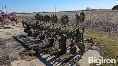 John Deere RG630 Cultivator