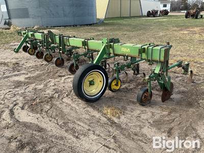 John Deere RM Cultivator