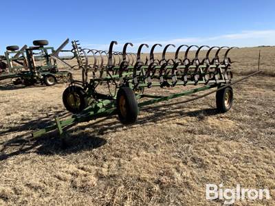 John Deere Spring tooth Field cultivator