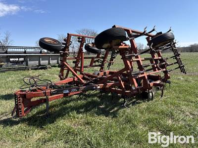 Kewanee 370 Field Cultivator
