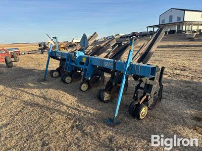 Kinze 1500 4R38" Specialty Crop 3-Pt Cultivator