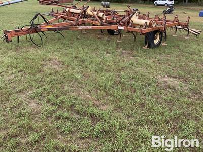 Krause 3900 Field Cultivator
