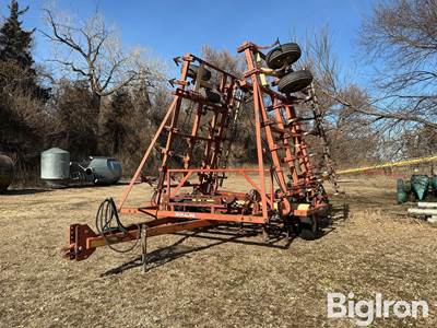 Krause 4100 32’ Folding Field Cultivator
