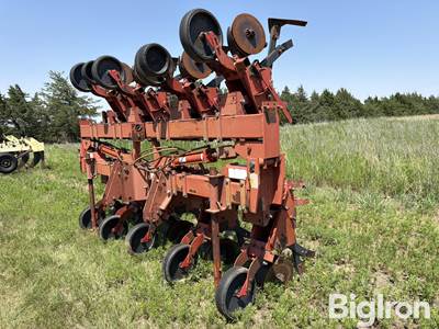 Krause 4708 8R30" No-Till Cultivator