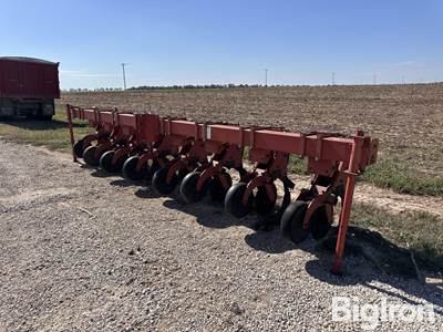 Krause 8R30 Sweep Cultivator