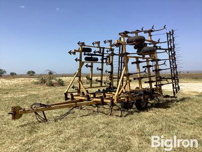Landoll 1430 Field Cultivator W/3 Bar Harrows