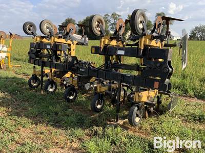 Landoll 8R36 Folding Cultivator