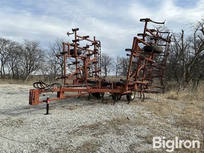 Massey Ferguson MF266 Field Cultivator