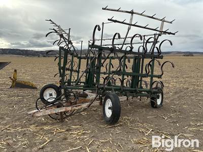 Oliver 25’ 3 Section Field Cultivator