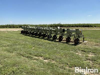Orthman 8350 12R30” Cultivator