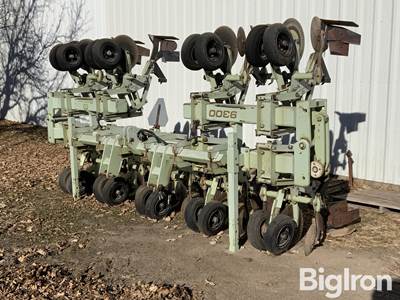 Orthman 9300 8R36 Cultivator