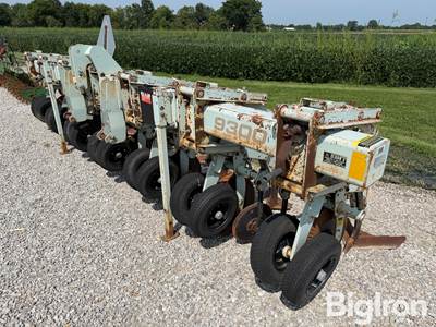 Orthman 9300 6R30" Row Crop Cultivator