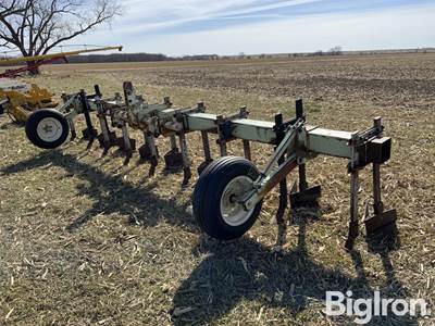 Orthman 8R30 Cultivator