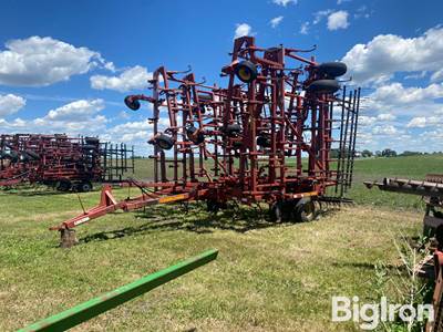 Sunflower 5054 Field Cultivator