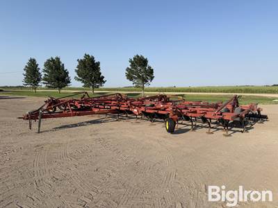 Sunflower 5135-40 Field Cultivator