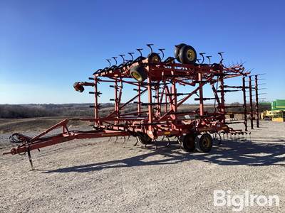 Sunflower 5135 42' Field Cultivator