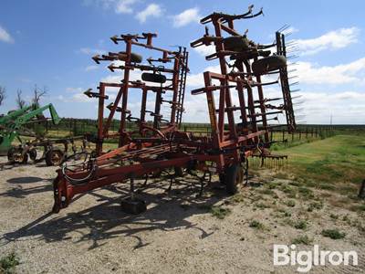 Sunflower 5331 31' Field Cultivator w/3 Bar Harrow