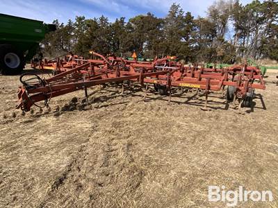 Sunflower 5431-33 Field Cultivator