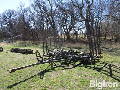 Unverferth 1400 28' Wing Fold Spike Tooth Harrow