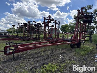 Wilrich 4400 35' Chisel Plow