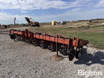 White 378 8R30 Row Crop Cultivator