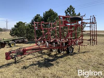 Wil-Rich 2500 Field Cultivator