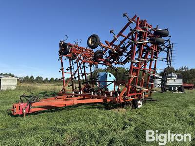 Wil-Rich 3044 60' Cultivator