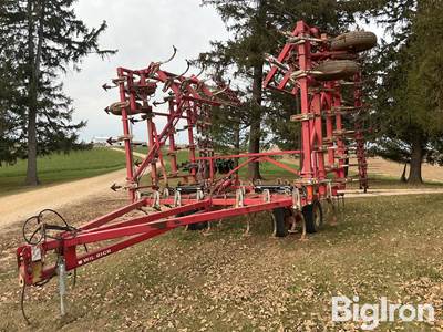 Wil-Rich 3400 Field Cultivator