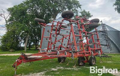 Wil-Rich 3400 Field Cultivator