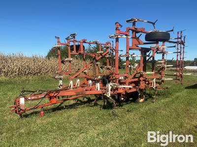 Wil-Rich 4640 Field Cultivator
