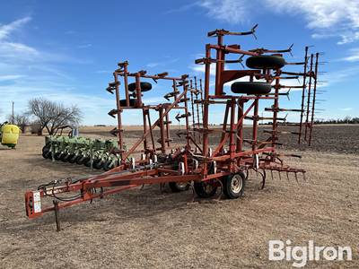 Wil-Rich 29’ Field Cultivator
