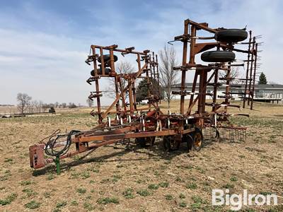 Wil-Rich 26' Field Cultivator