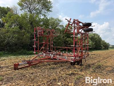 Wil-Rich Field Cultivator