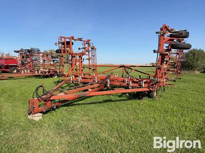 Wil-Rich 32’ Field Cultivator