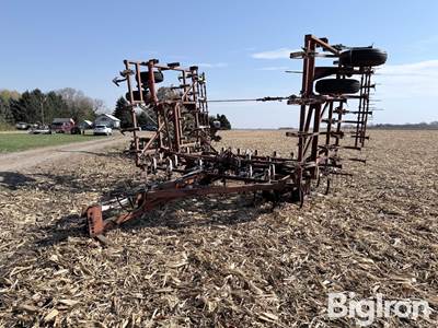 Wil-Rich Field Cultivator