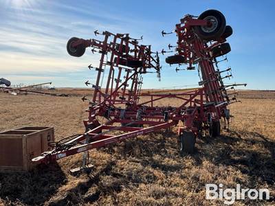 Wil-Rich Quad 5 Field Cultivator
