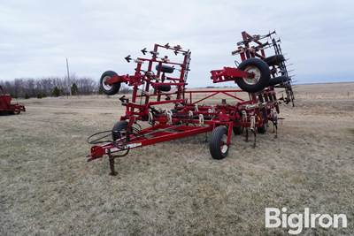 Wil-Rich Quad-5 28' Field Cultivator W/4 Bar Harrow