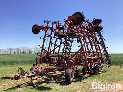 Wil-Rich Quad5 Cultivator