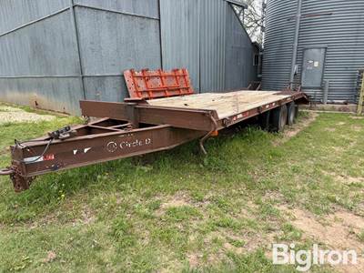 2002 Circle D T/A Flatbed Trailer