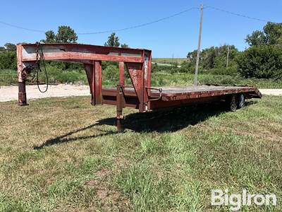 1996 Dressen 26’ T/A Gooseneck Flatbed Trailer