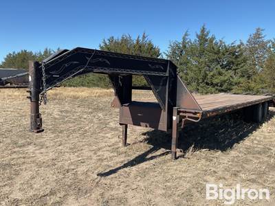1998 Load Trail GN T/A DRW Flatbed Trailer