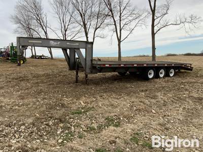 1996 Mustang 8.5' x 25' Tri/A Gooseneck Flatbed Trailer