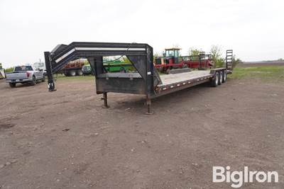 2004 Pj GN343 101"x34' Tri/A Gooseneck Flatbed Trailer