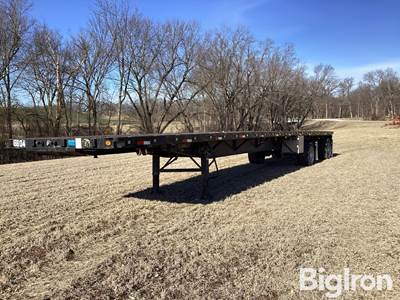 2001 Utility 48' T/A Spread Axle Flatbed Trailer