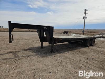 1997 24' T/A Gooseneck Flatbed Trailer