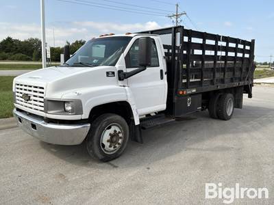 2007 Chevrolet C4500 Flatbed Truck w/Rear Liftgate