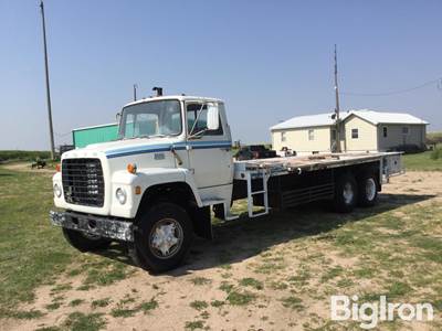 1971 Ford 8000 T/A Flatbed Truck