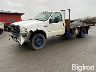 2006 Ford F550 XL Super Duty 4x4 Flatbed Truck w/Crane & Outriggers