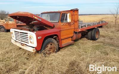 1971 Ford F-600 S/A Flatbed Truck
